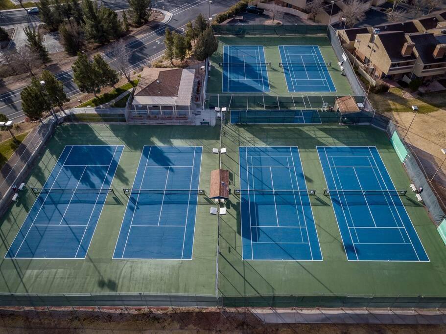 Villa 18 - 4 Bedroom! Year Round Heated Pool & Hot Tub! Games! Golf! Tennis! سانت جورج المظهر الخارجي الصورة